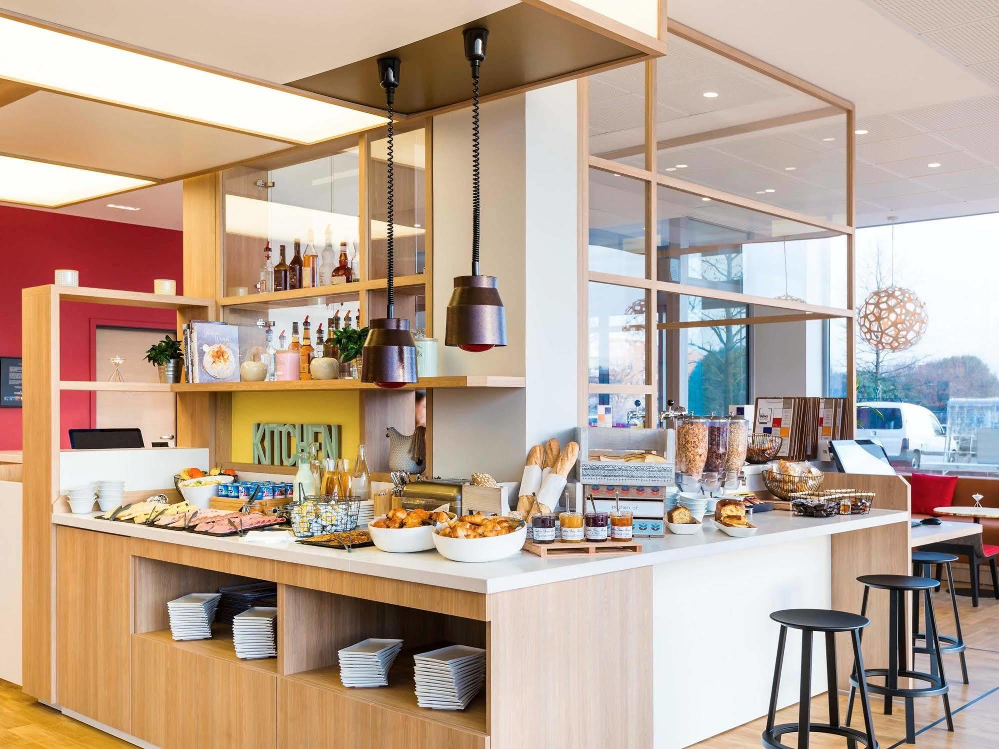 Ibis Styles Guyancourt Versailles Exterior photo