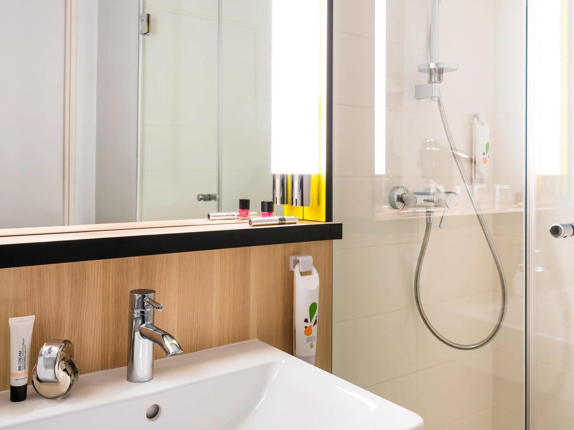 Ibis Styles Guyancourt Versailles Exterior photo